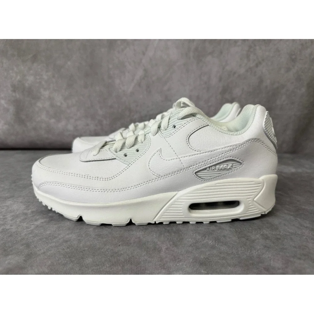 Nike Air Max 90‎ – White – Boys 7Y / Women 8.5 – No Box